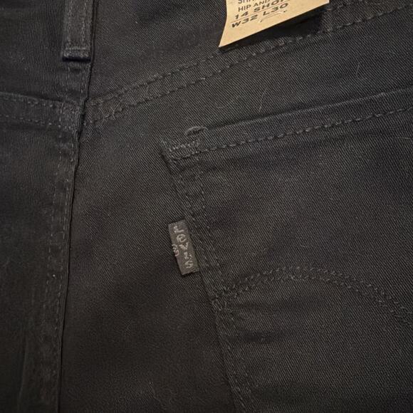 NEW Levi’s Women’s 312 Shaping Slim Hypersoft Black Size 32 14S Short Chino - Picture 8 of 10